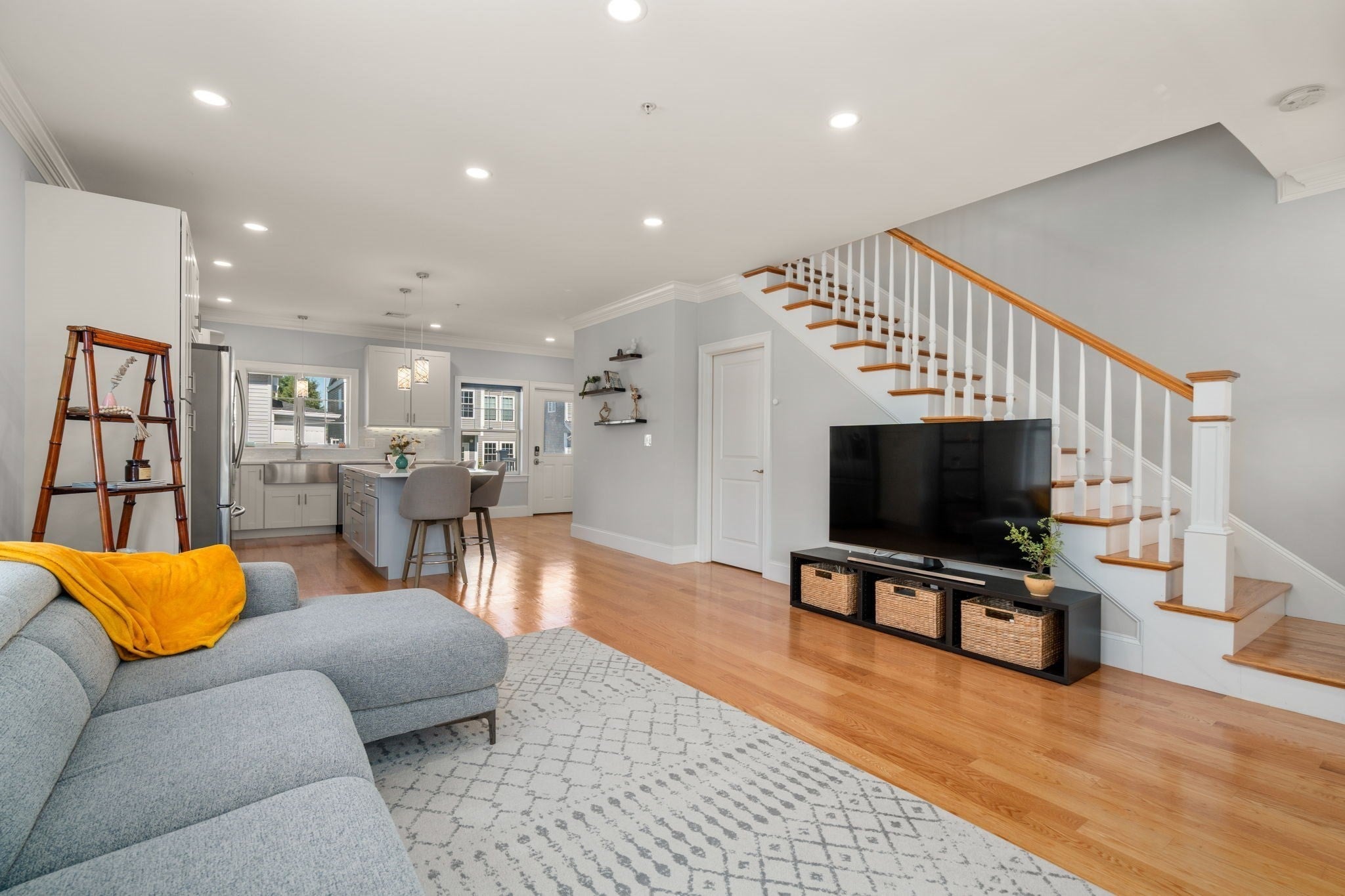140 Main St E