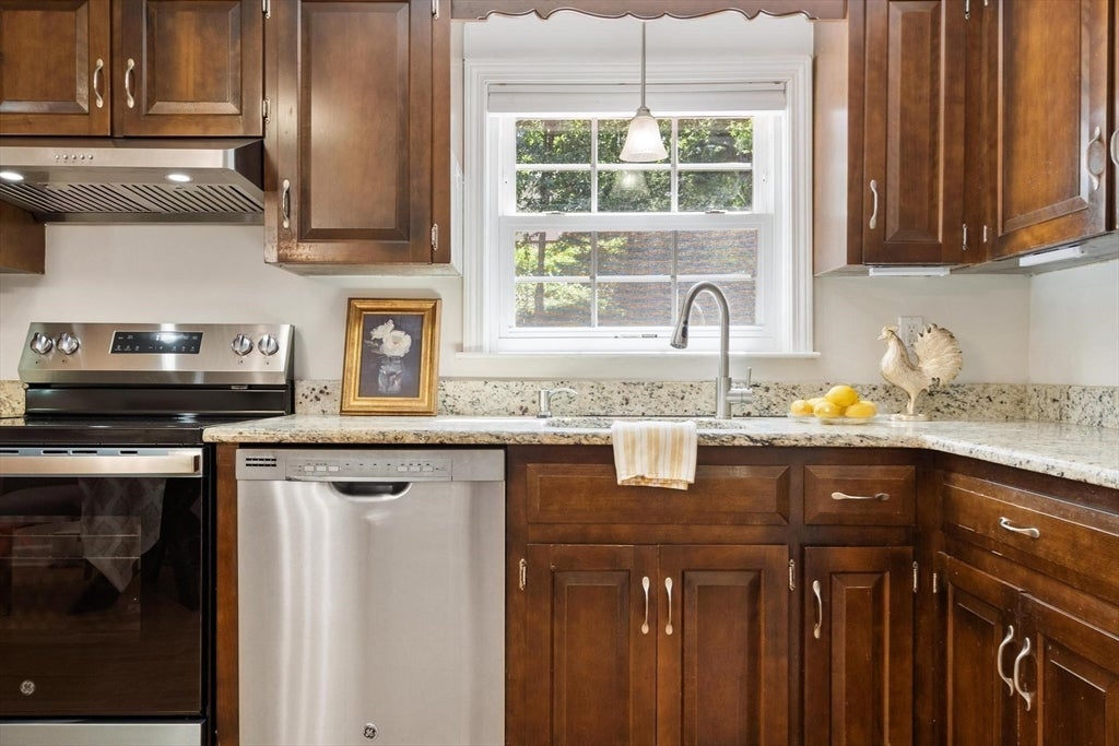 35 Longfellow Rd, Shrewsbury, MA Photo #14