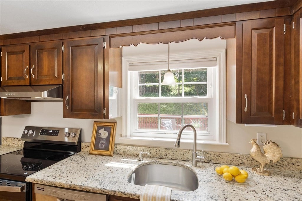 35 Longfellow Rd, Shrewsbury, MA Photo #15