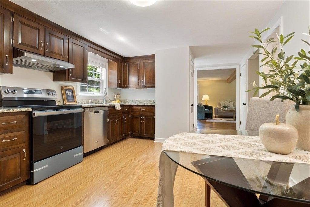 35 Longfellow Rd, Shrewsbury, MA Photo #17