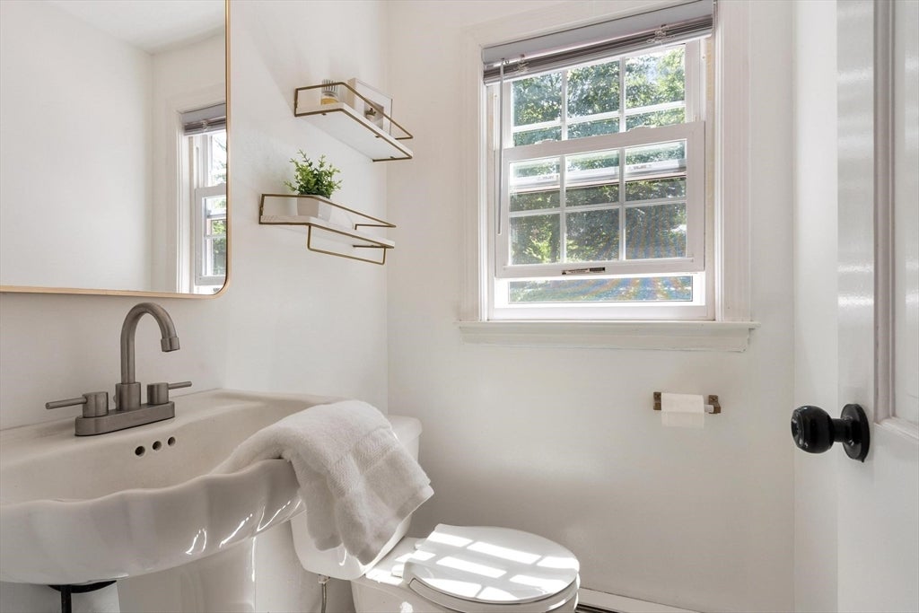35 Longfellow Rd, Shrewsbury, MA Photo #23