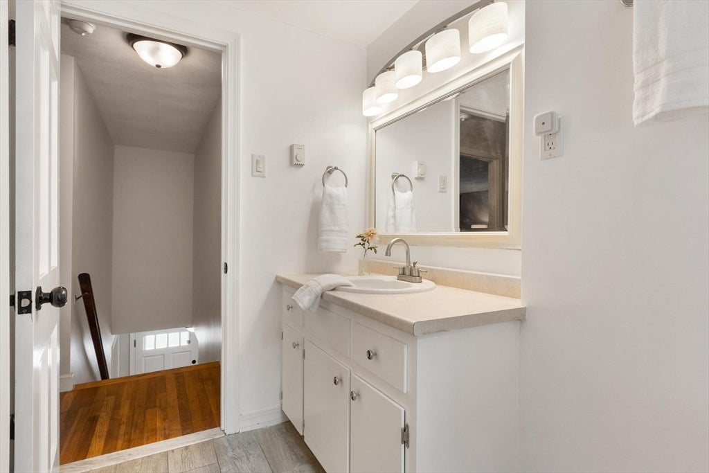 35 Longfellow Rd, Shrewsbury, MA Photo #32