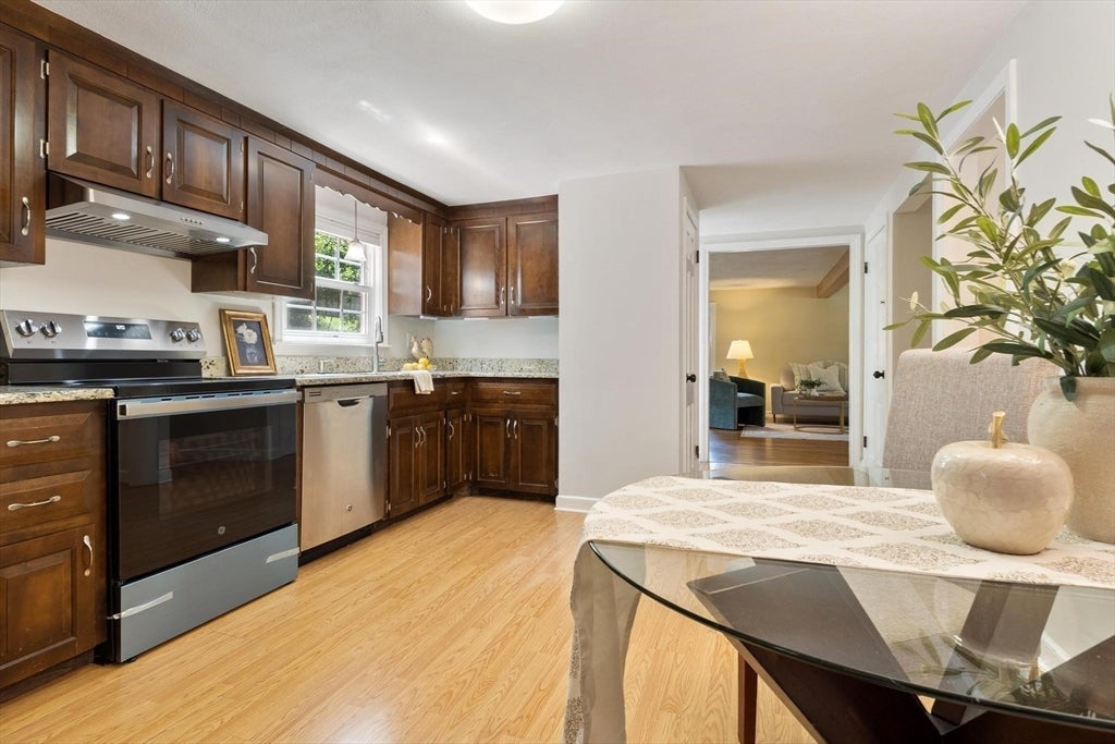 35 Longfellow Rd, Shrewsbury, MA Photo #12