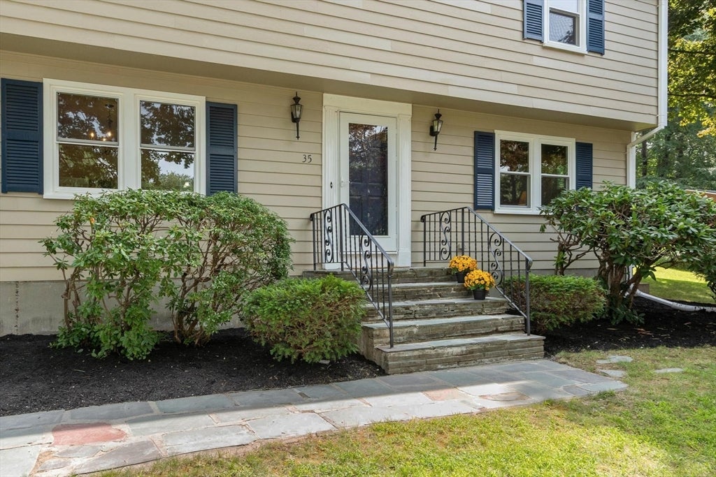 35 Longfellow Rd, Shrewsbury, MA Photo #4