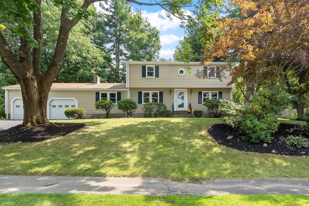 Photo of 35 Longfellow Rd, Shrewsbury, MA