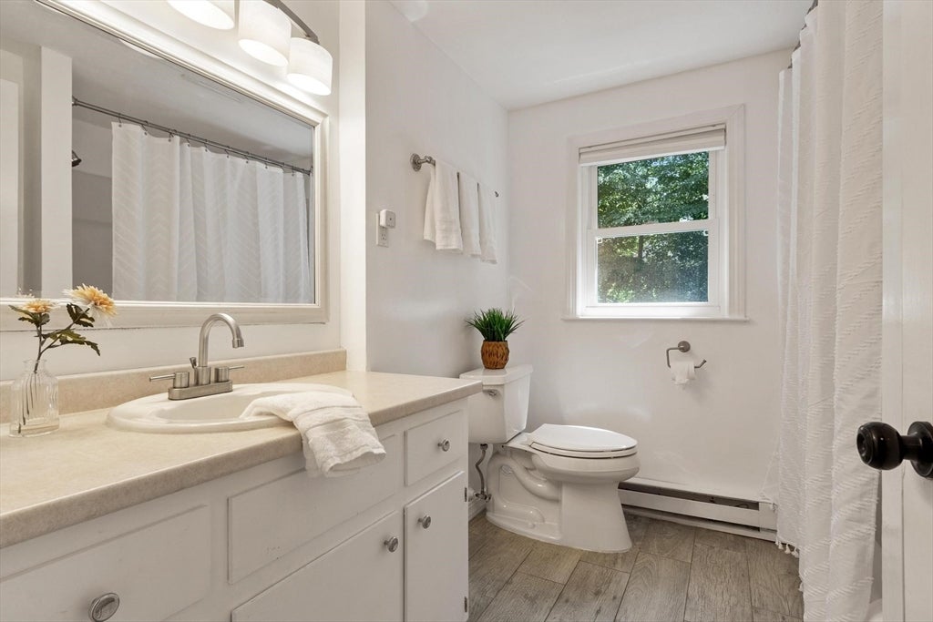 35 Longfellow Rd, Shrewsbury, MA Photo #31