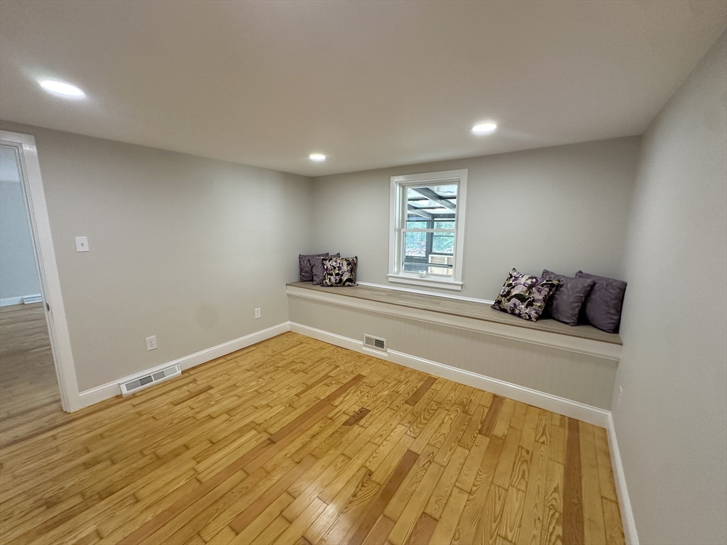 33 Park Dr
