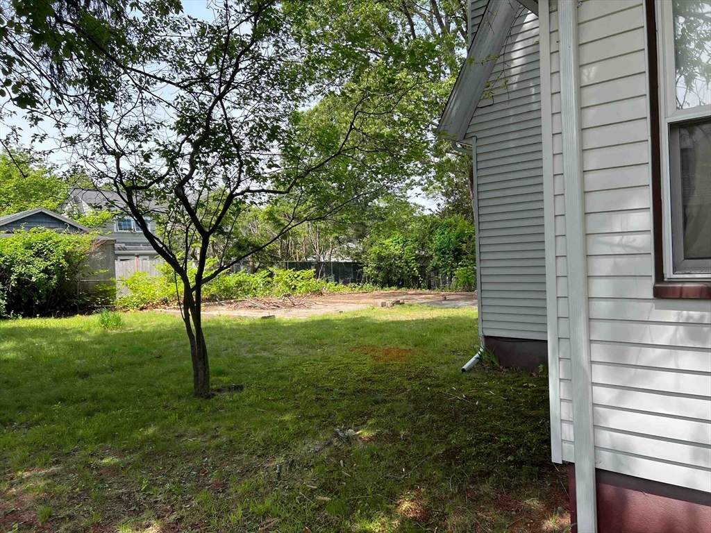 25 Kenyon St