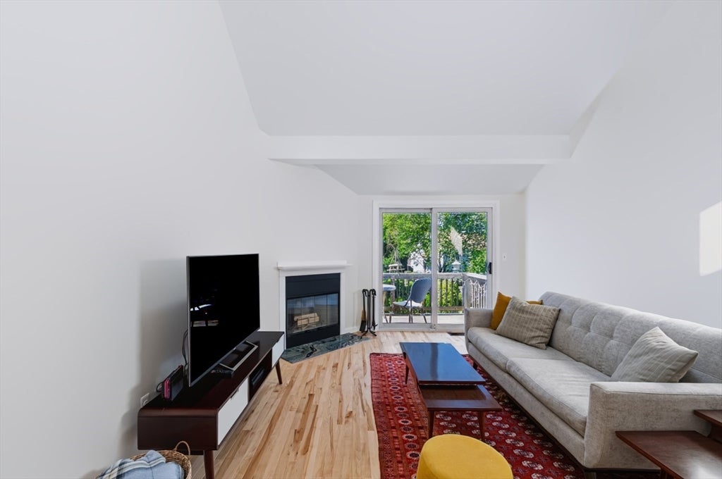 1B Fletcher Way 128A-B, Salem, MA Photo #8