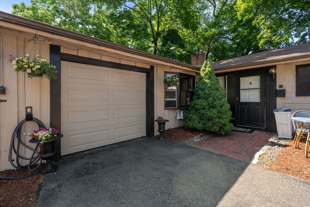 11 Ruth Dr