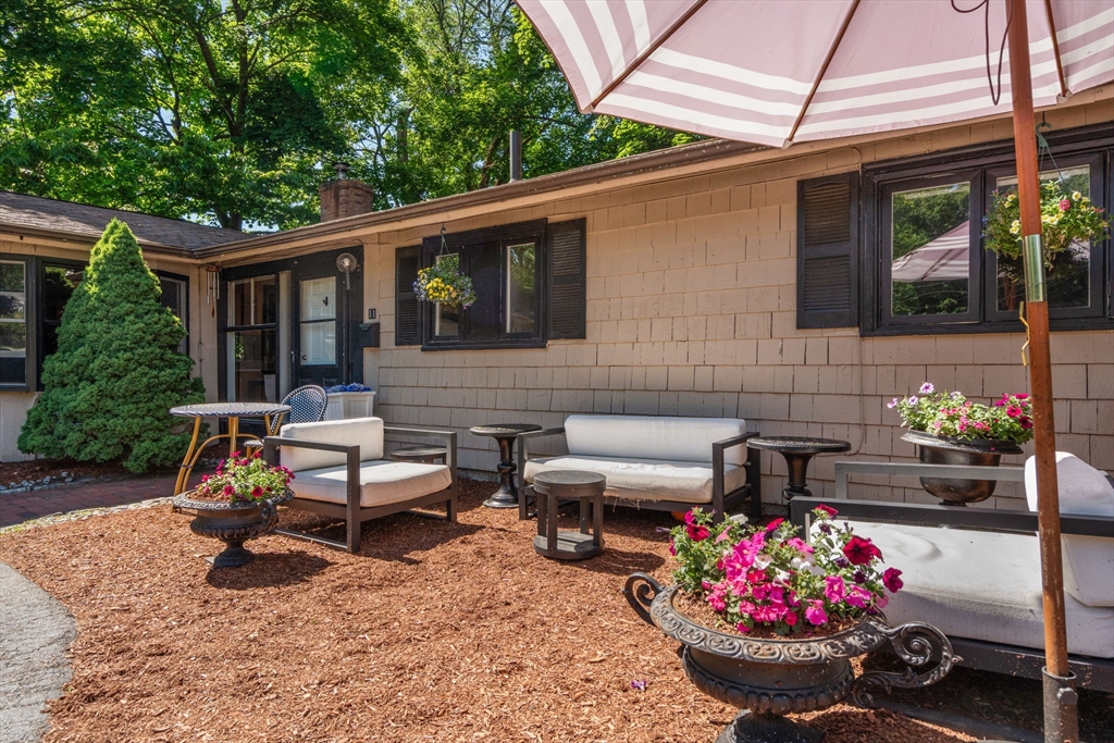 11 Ruth Dr