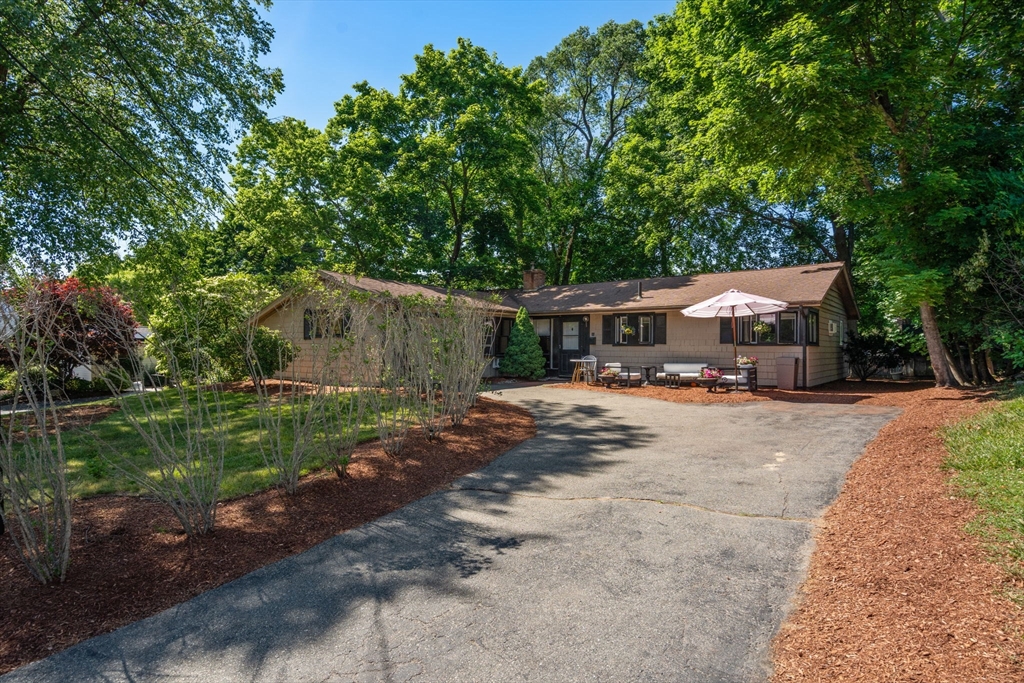 11 Ruth Dr