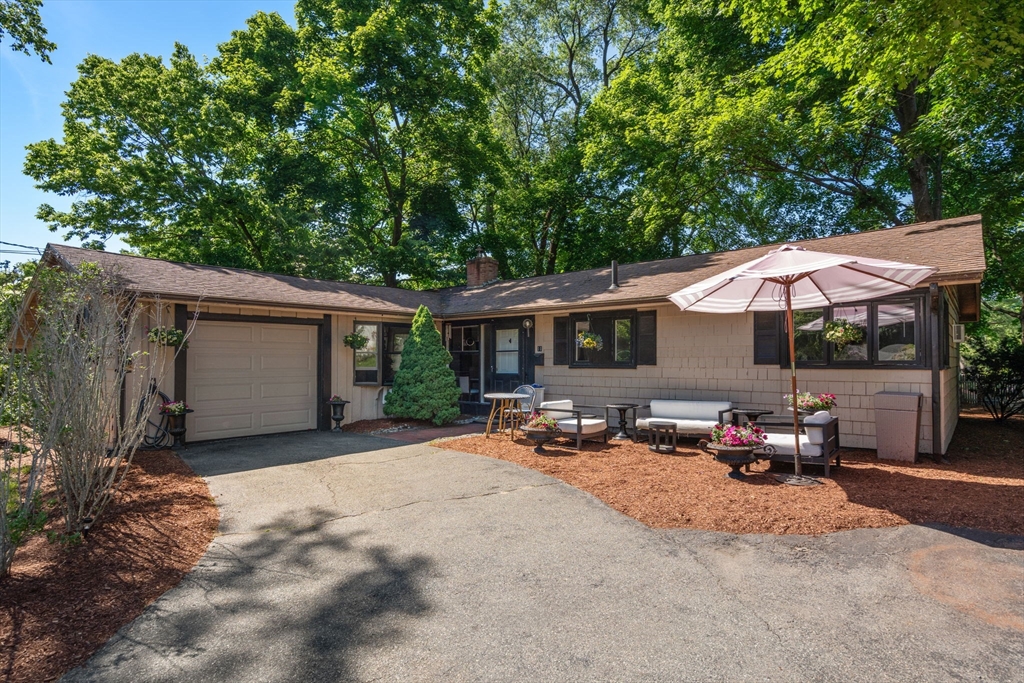 11 Ruth Dr