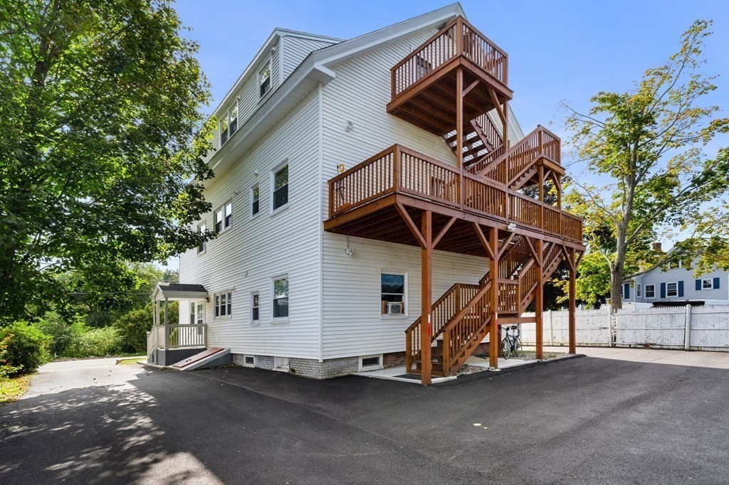 129 Friend St