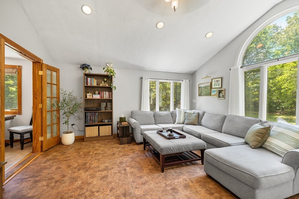 85 Malley Ave