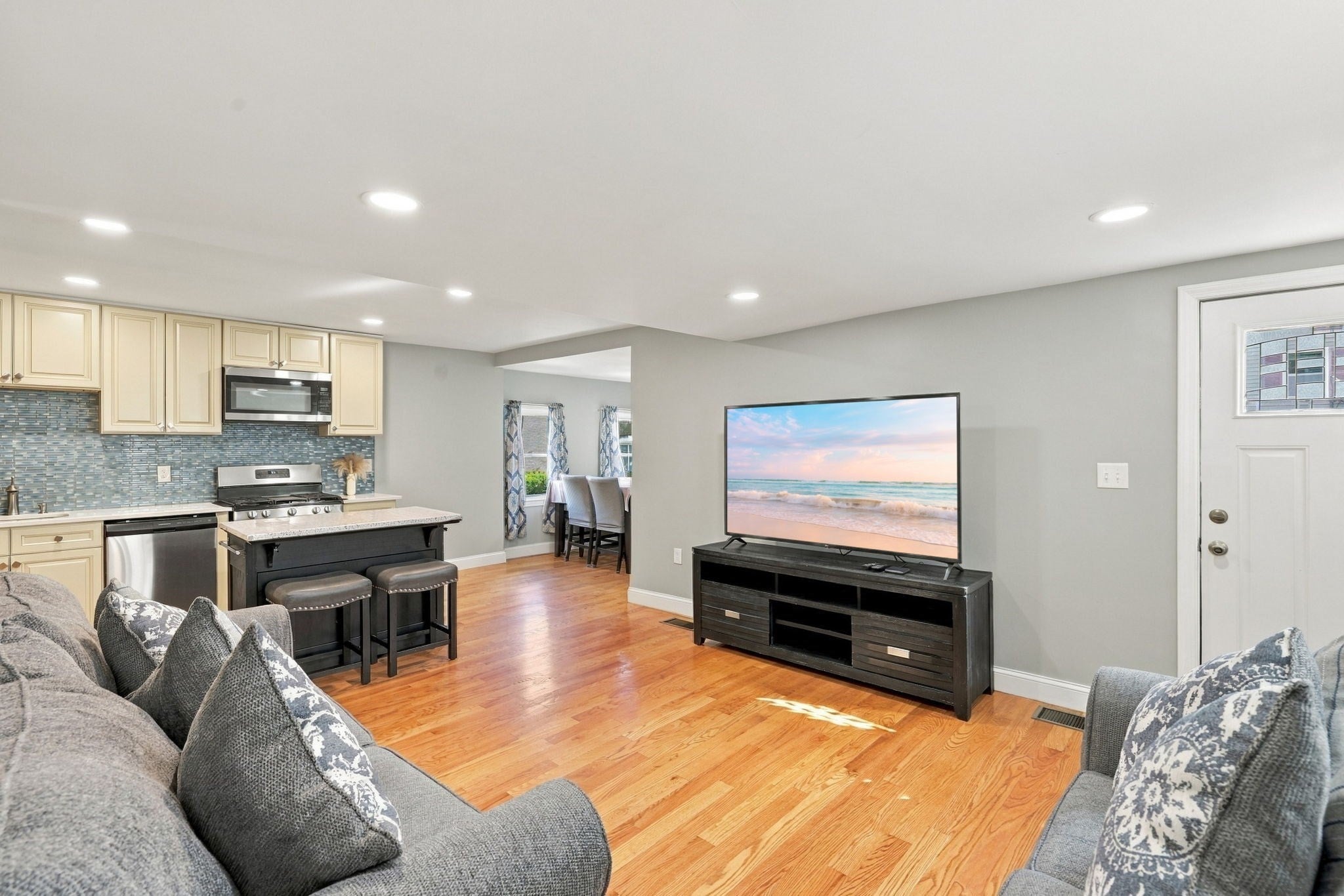 24 Lummus Ct, Lynn, MA, 24 Lummus Ct, Lynn, MA Photo #2