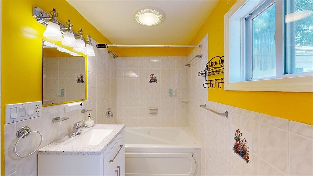 118 Spruce Rd, Norwood, MA, 118 Spruce Rd, Norwood, MA Photo #6