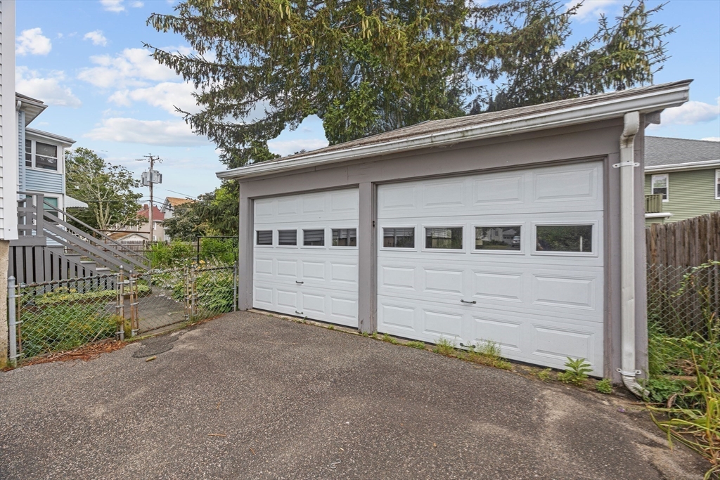 252 Safford St