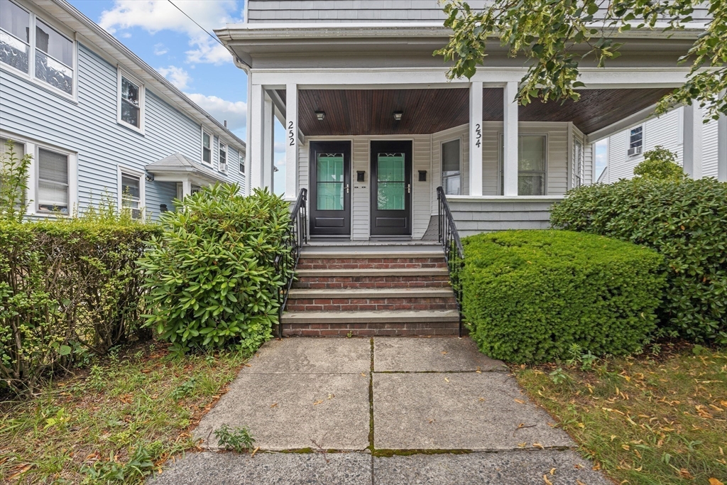 252 Safford St