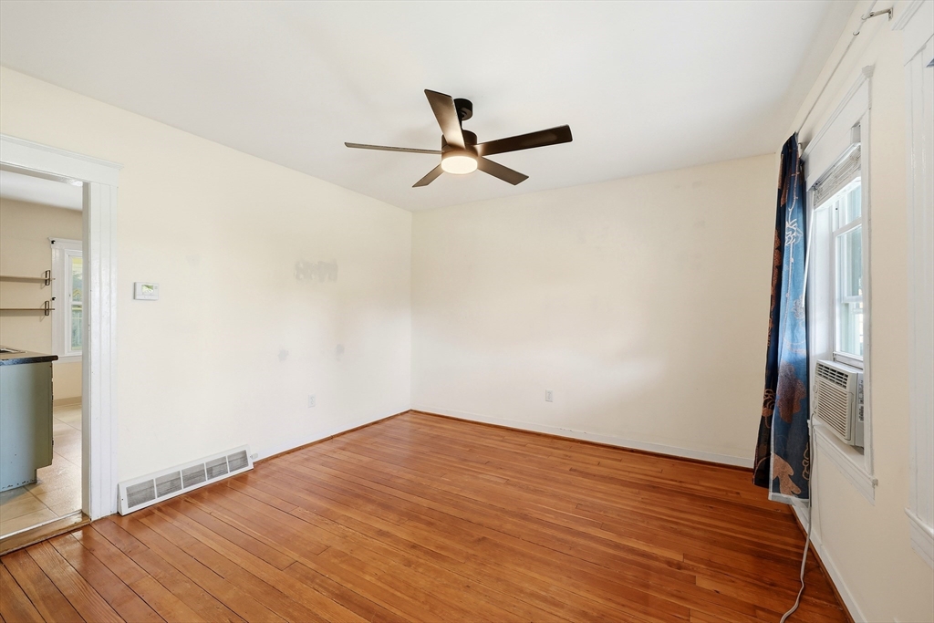 64 Mount Tom Ave 64