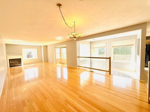 138 Algonquin Trl 138 Ashland MA 01721