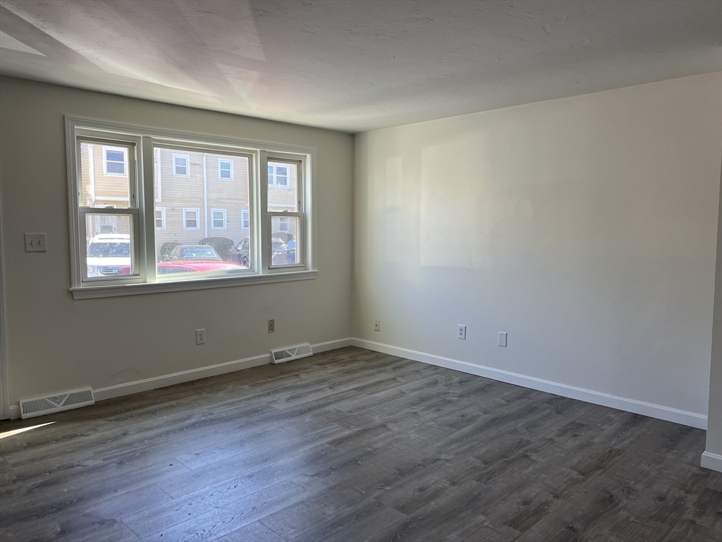 342 Hathaway Blvd 18