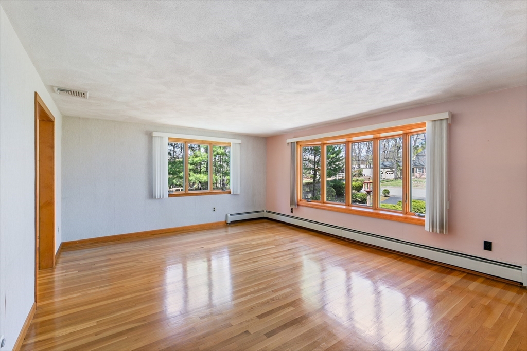 11 Strawberry Hill Lane