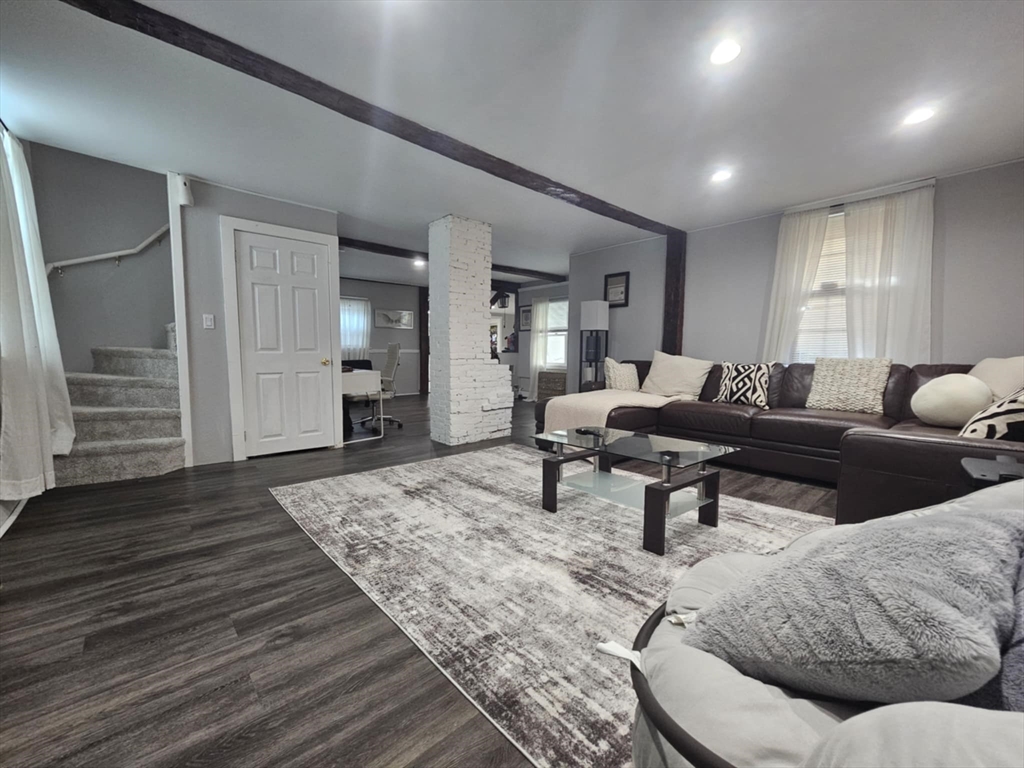 1326 Main St