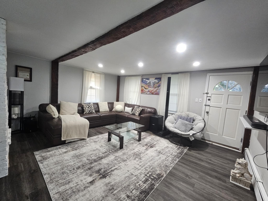 1326 Main St