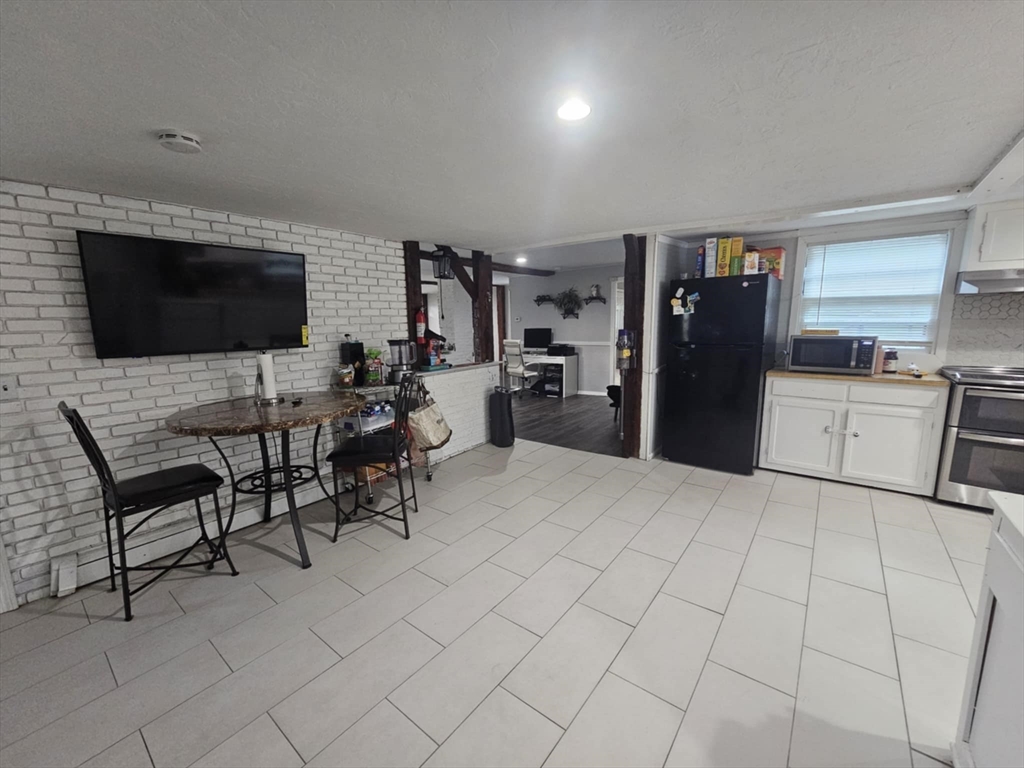 1326 Main St