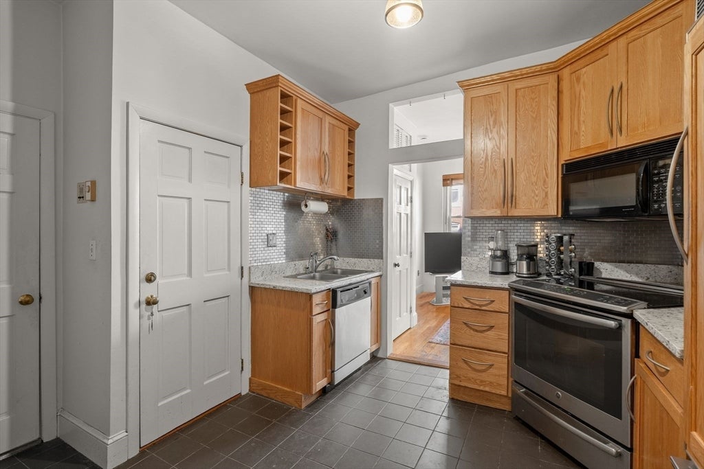 162 Endicott St 2