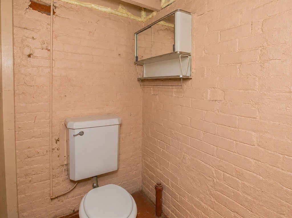 466 East Main Street, Chicopee, MA Photo #36