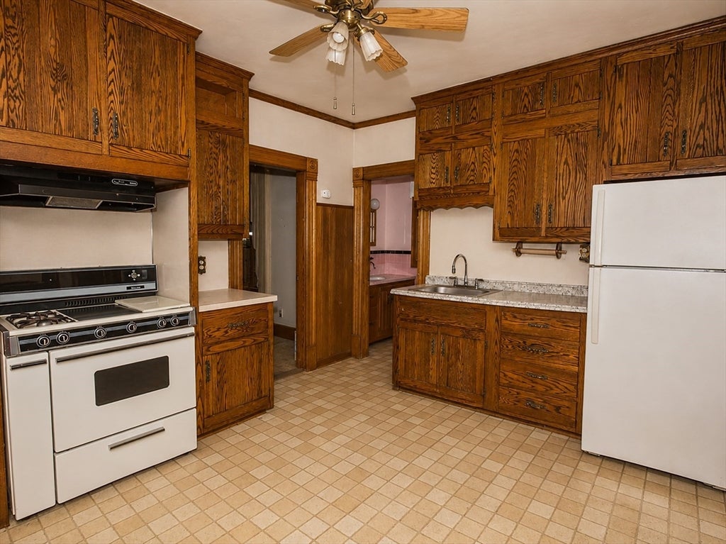 466 East Main Street, Chicopee, MA Photo #14
