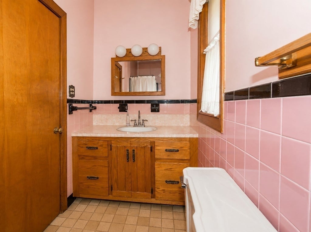 466 East Main Street, Chicopee, MA Photo #25