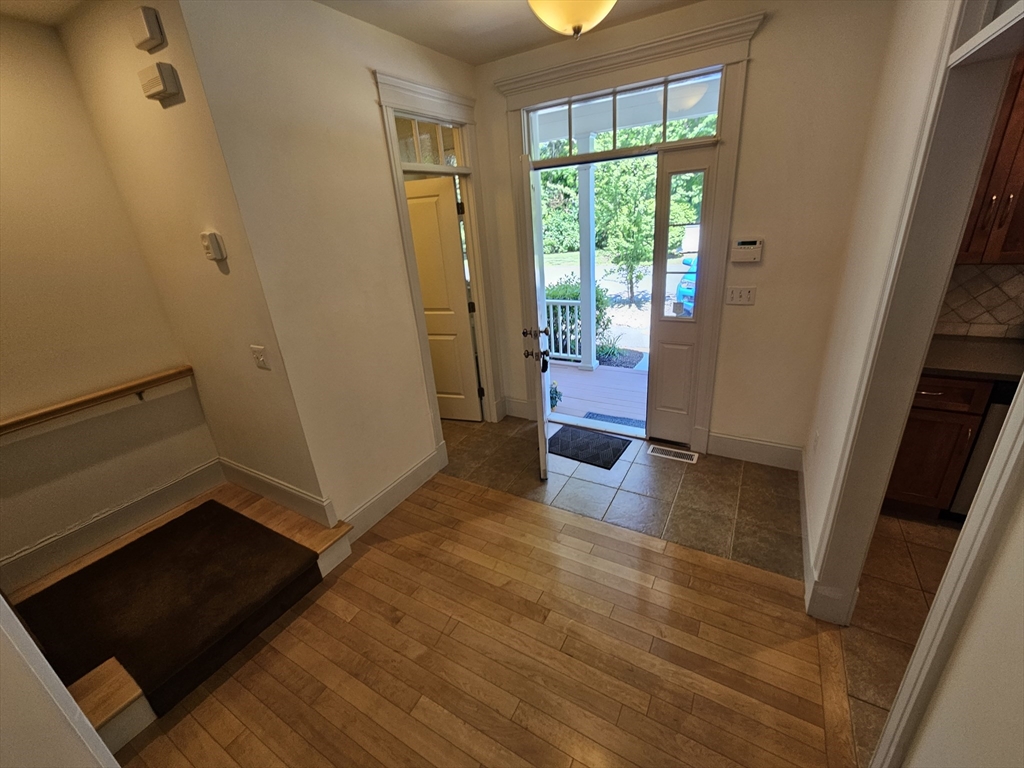 208 Pine Street 33