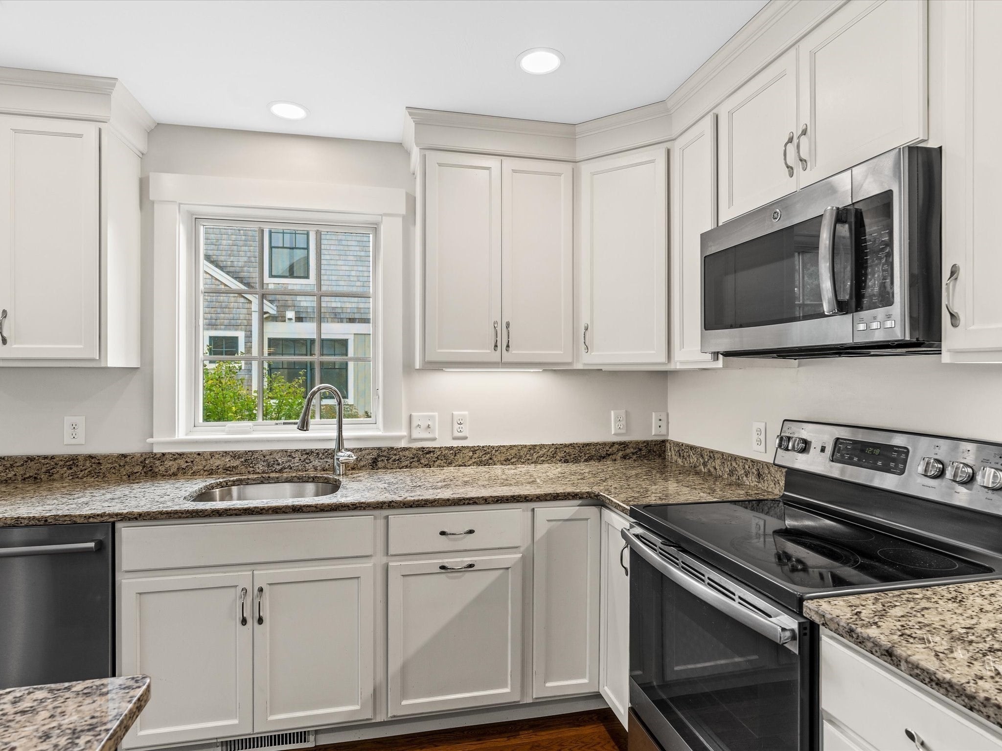 15 Rosebay Ln 15