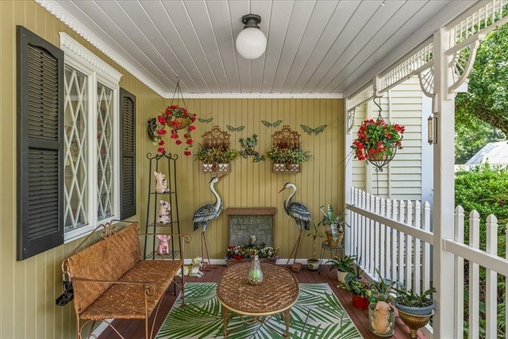 28 Lawrence Rd