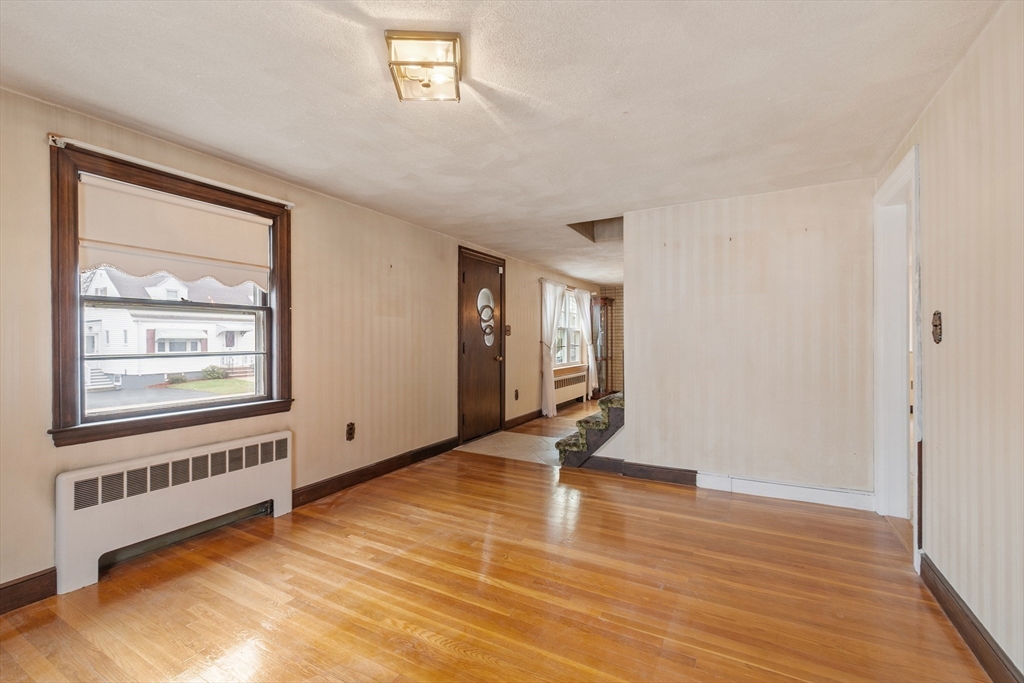 32 Abbott Ave