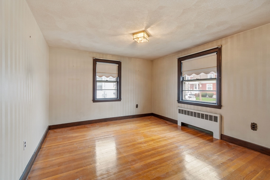 32 Abbott Ave
