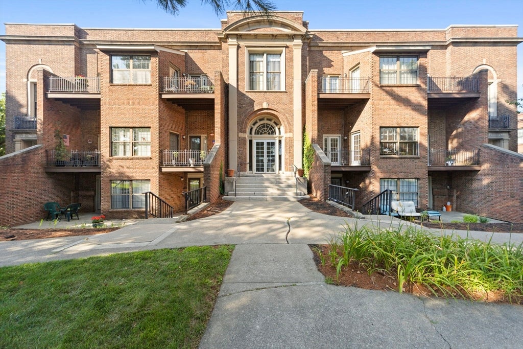 Photo of 325 Plantation Street, Worcester, MA