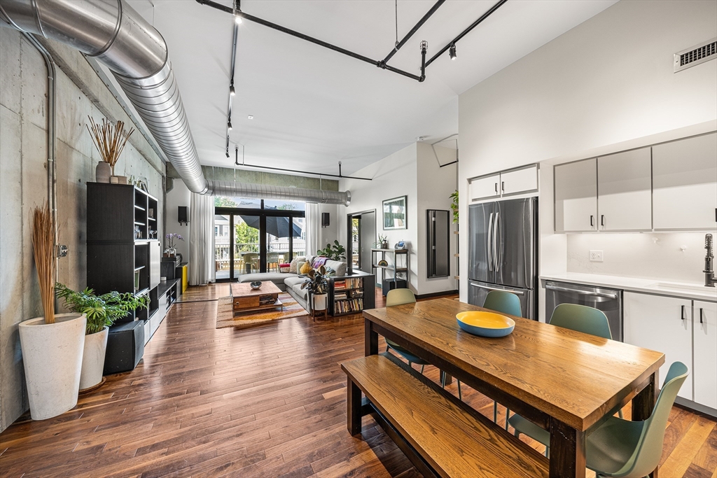 1060 Broadway 102