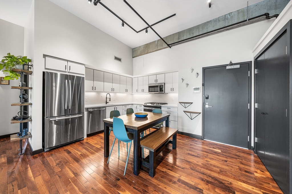 1060 Broadway 102