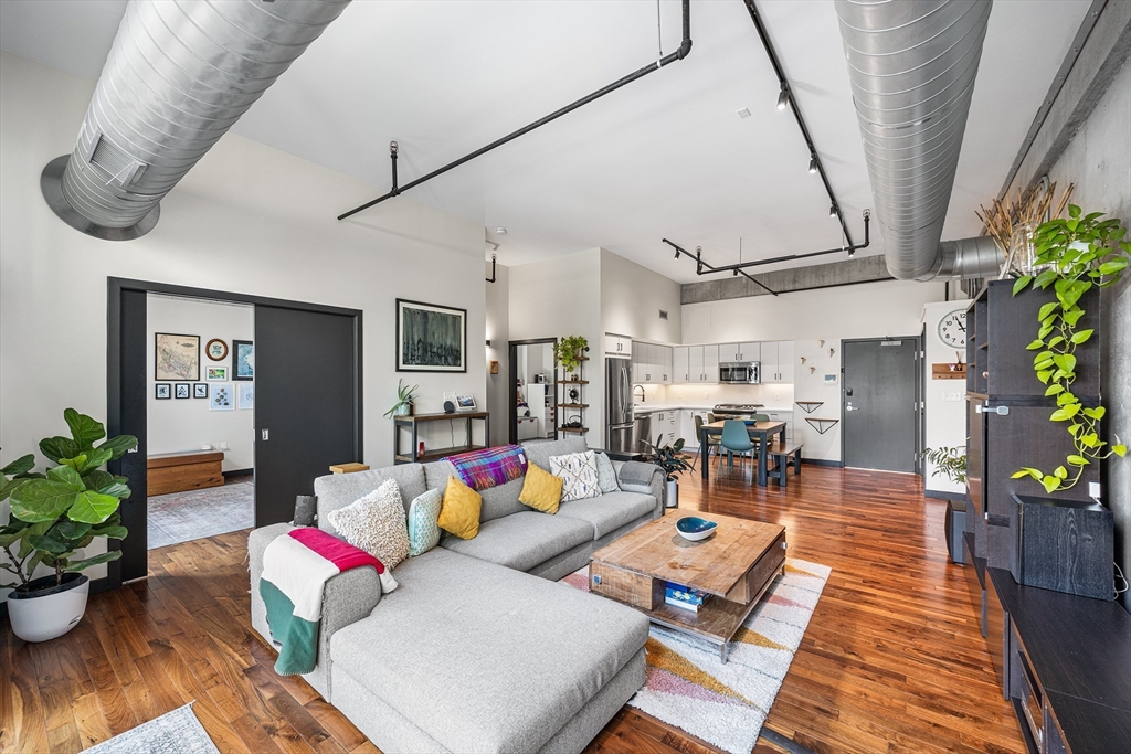 1060 Broadway 102