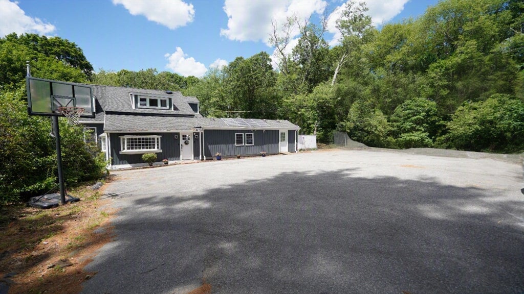 690 Taunton Ave