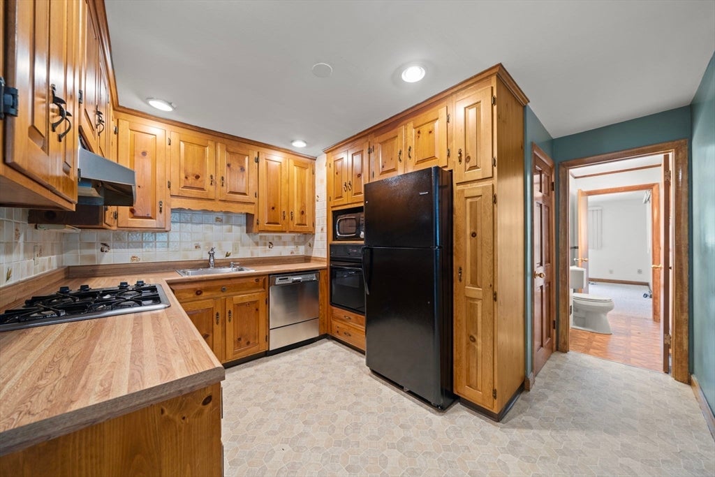 71 Hamilton St, Saugus, MA Photo #3