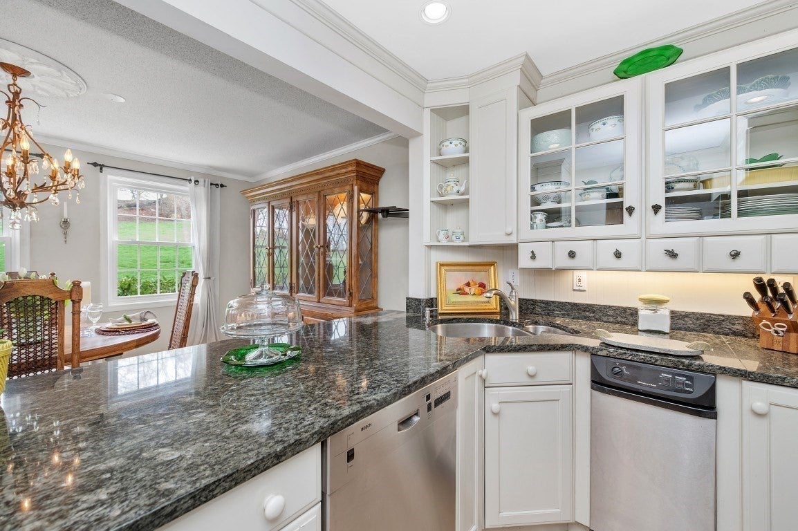 18 Breakwater Drive 18