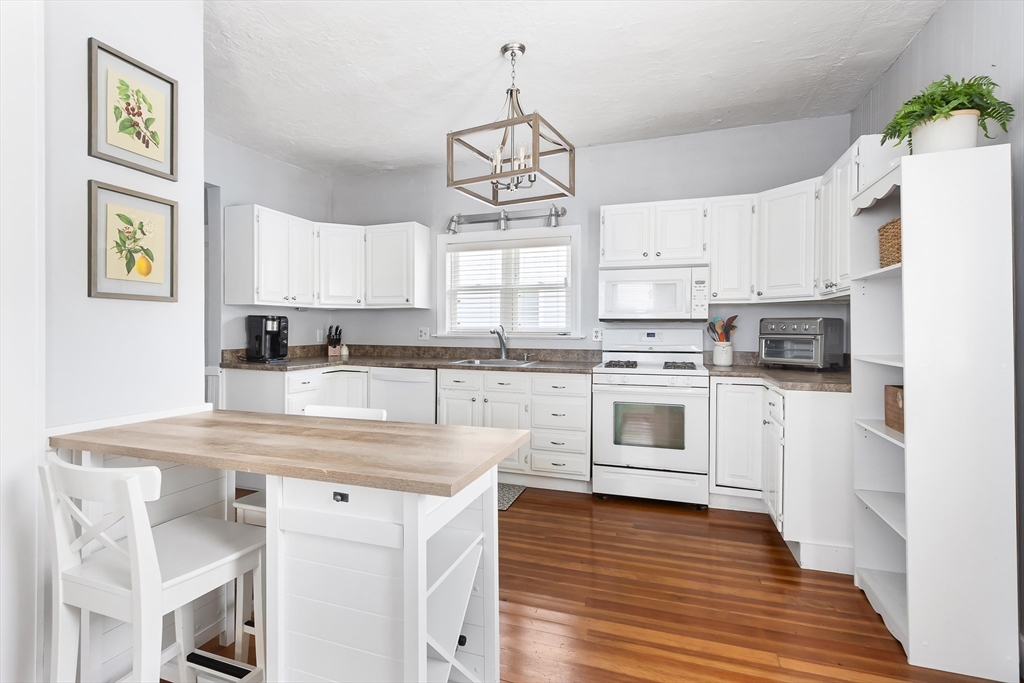 Franklin, Massachusetts 02038, United States, 3 Bedrooms Bedrooms, ,2 BathroomsBathrooms,Residential,Pending,131175