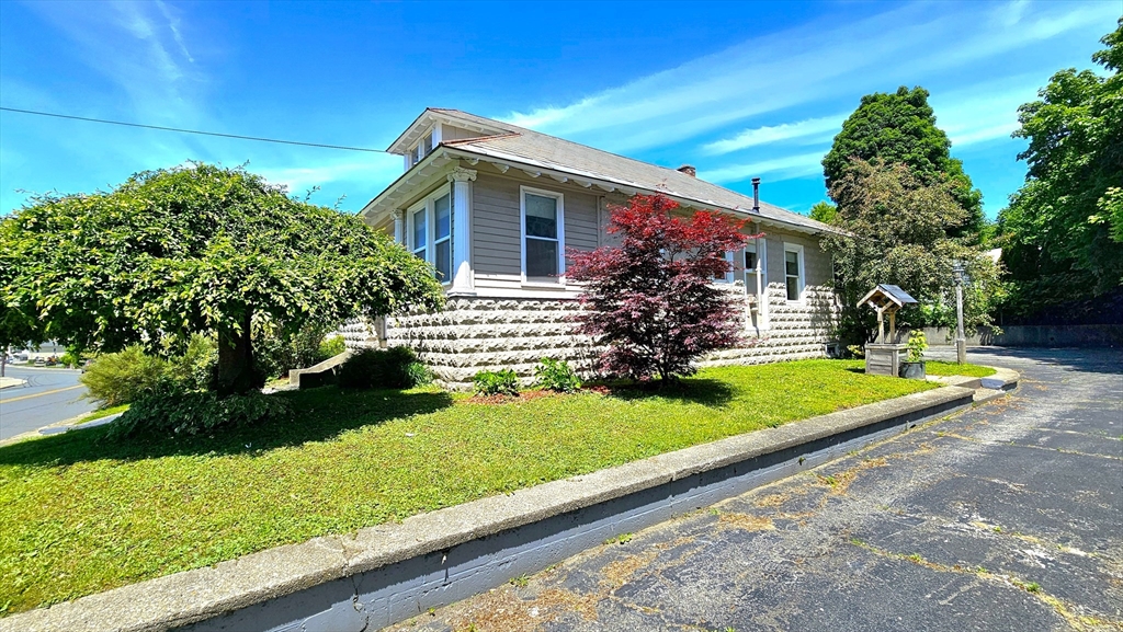 21 River St