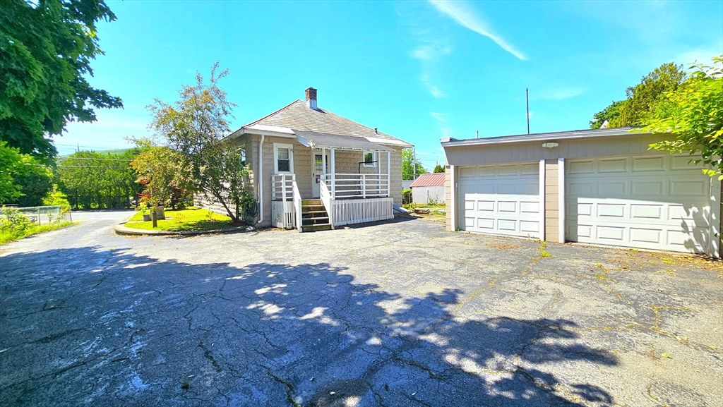21 River St