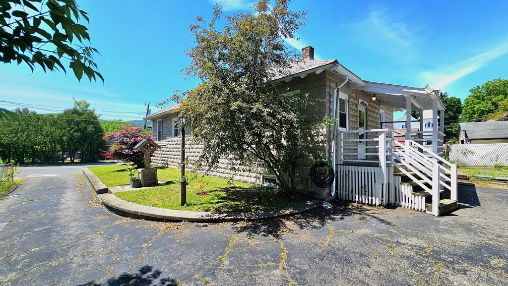 21 River St